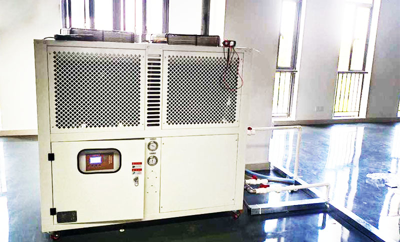 模具、吹塑、行業(yè)冷卻用箱體式冷水機
