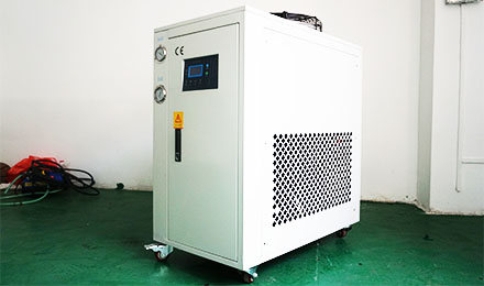 分體式冷水機與其它冷水機有何區(qū)別呢？